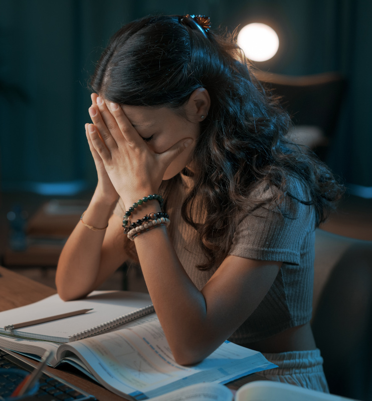 stressed-woman stressed-woman